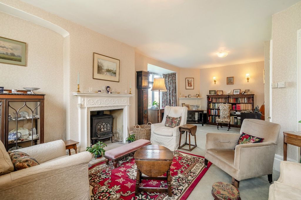 Property photo 2 of 14 Sitting Room