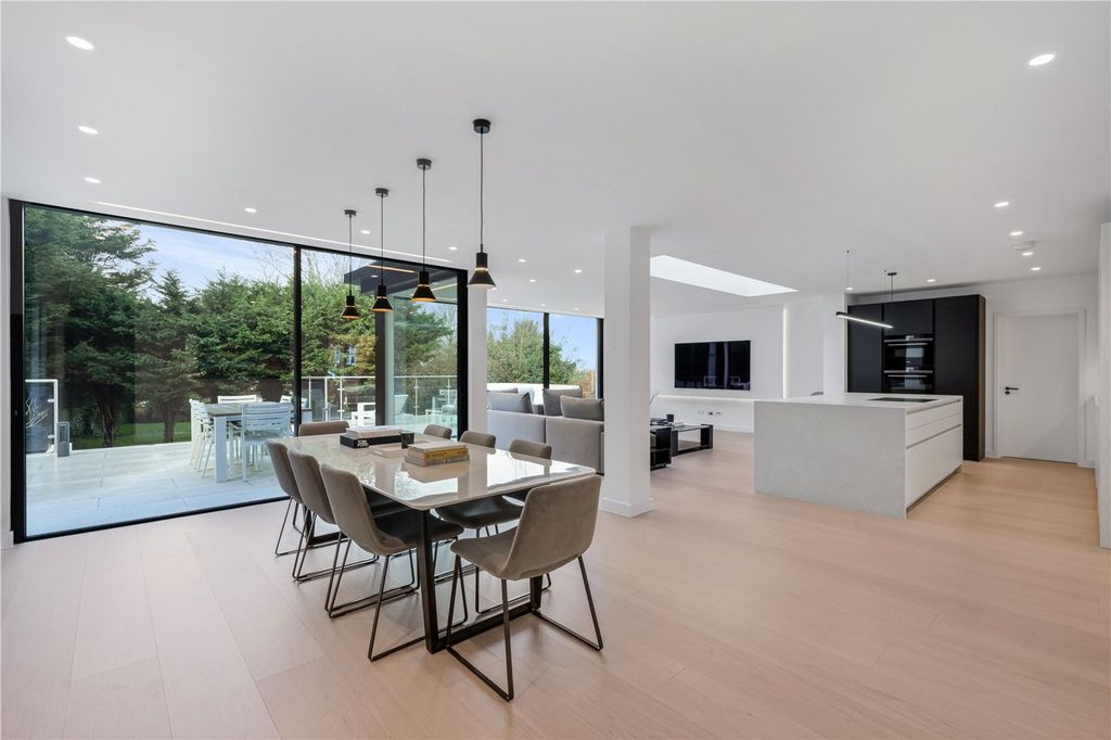 Property photo 2 of 43 Picture No. 14