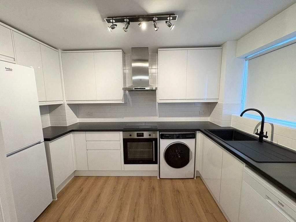 Property photo 2 of 8 Photo-2026-04-01-10-28-07 (4)