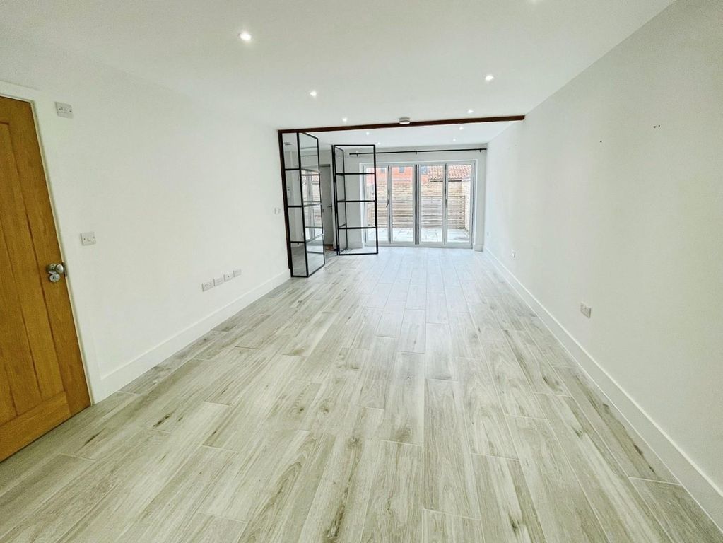Property photo 3 of 13 E7873Eff-0B6173F9-Bcf3-4Cab-885A-8Ea8F283c05c.Jpeg