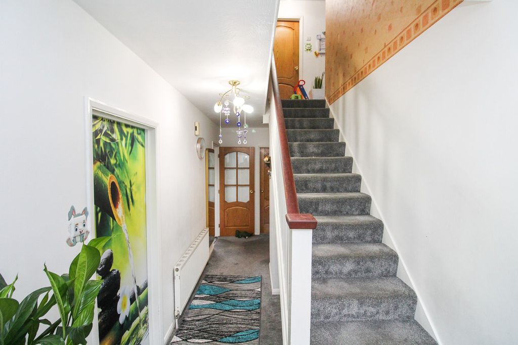 Property photo 2 of 13 Entrance Hall