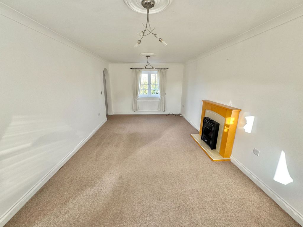 Property photo 3 of 27