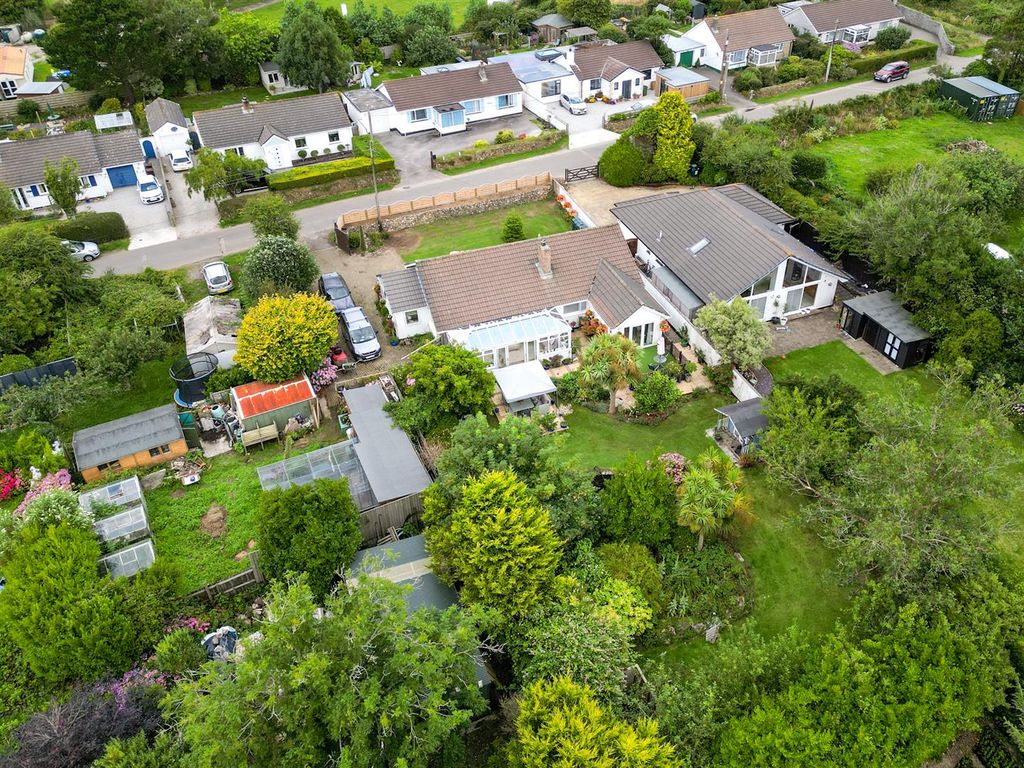 Property photo 2 of 28