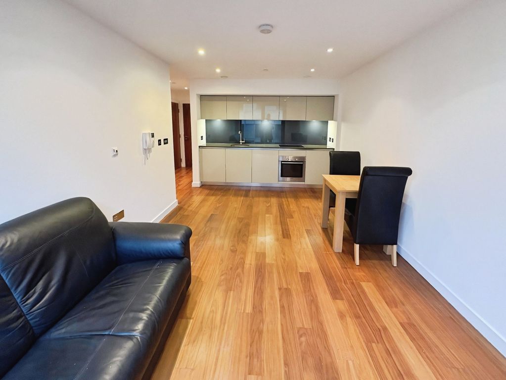 Property photo 3 of 7 Kitchen/Lounge