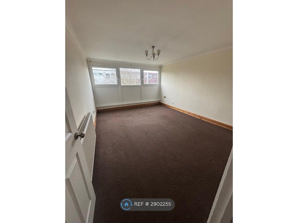 Property photo 1 of 7 Living Room