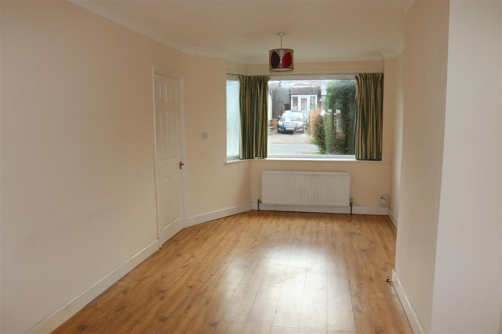 Property photo 3 of 17 Lounge