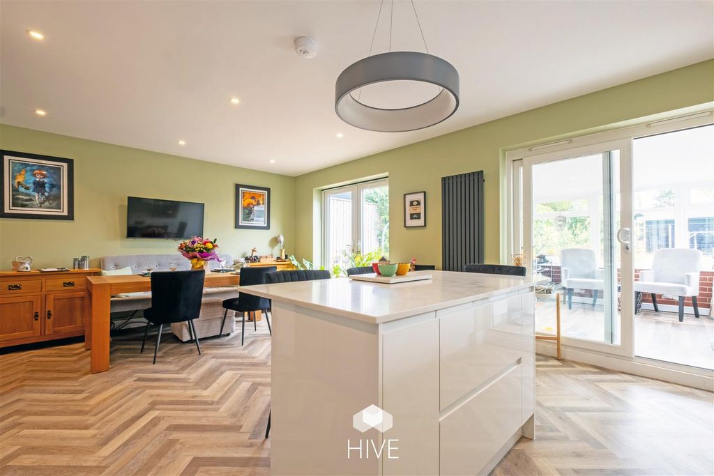 Property photo 3 of 33