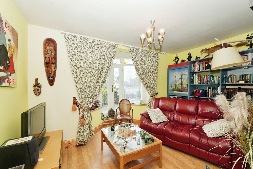 Property photo 3 of 15