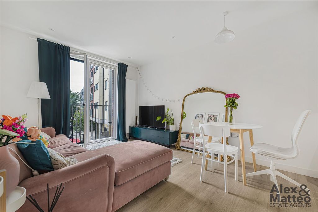 Property photo 3 of 15 Varcoe Road