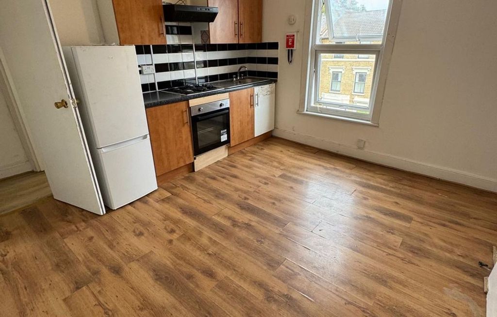 Property photo 1 of 3