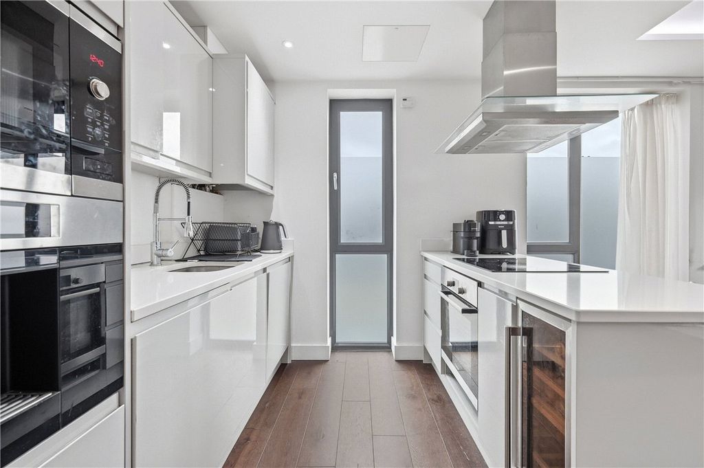 Property photo 3 of 23 Picture No. 22