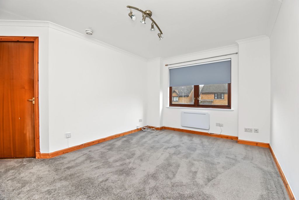 Property photo 2 of 10 Lounge Angle 1