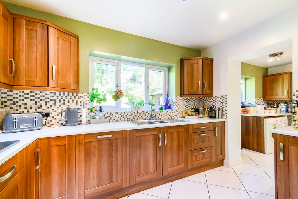 Property photo 3 of 22 Kitchen Diner