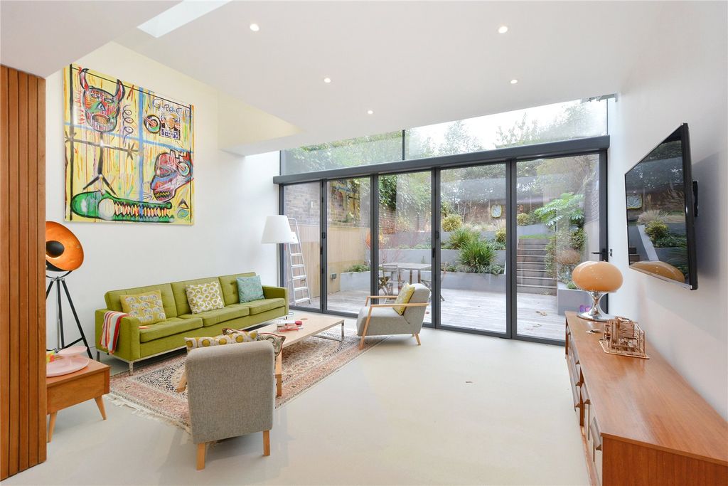 Property photo 1 of 21