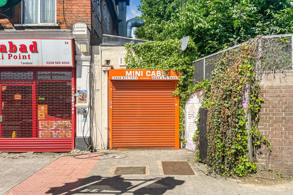 Property photo 2 of 5 56A Lampton Road, Hounslow Tw3 1Jq