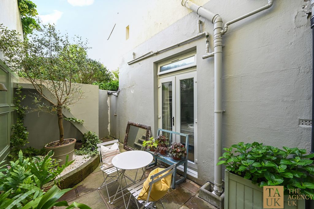Property photo 3 of 19