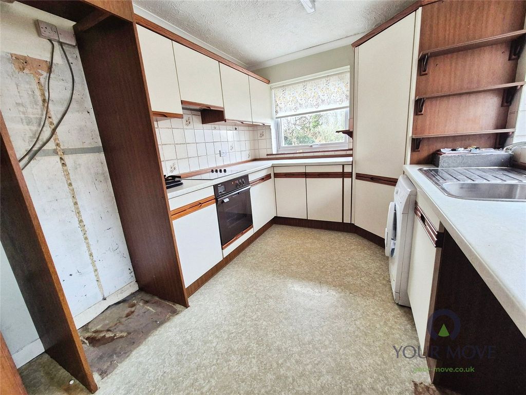 Property photo 3 of 16 Kitchen