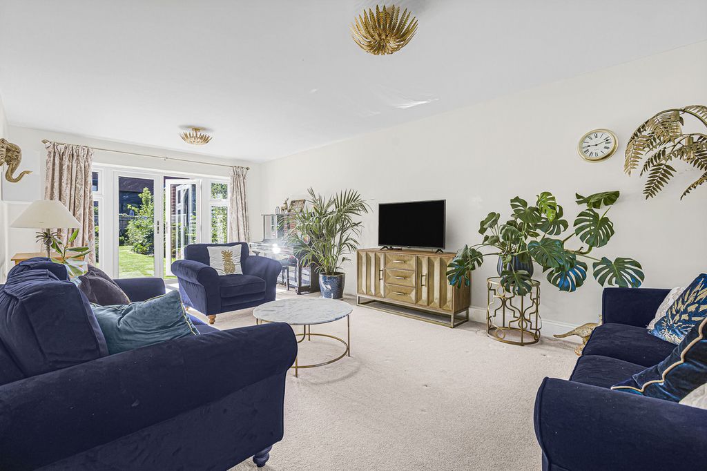 Property photo 2 of 20