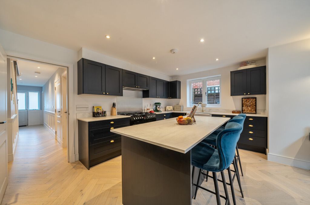 Property photo 1 of 43 Picture No. 14