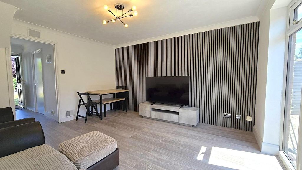 Property photo 3 of 12 Oxscrafv6Kivj-Xrxvrwlw.Jpg