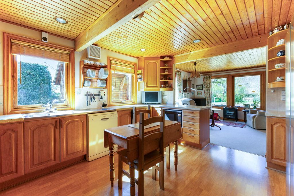 Property photo 2 of 17 Image