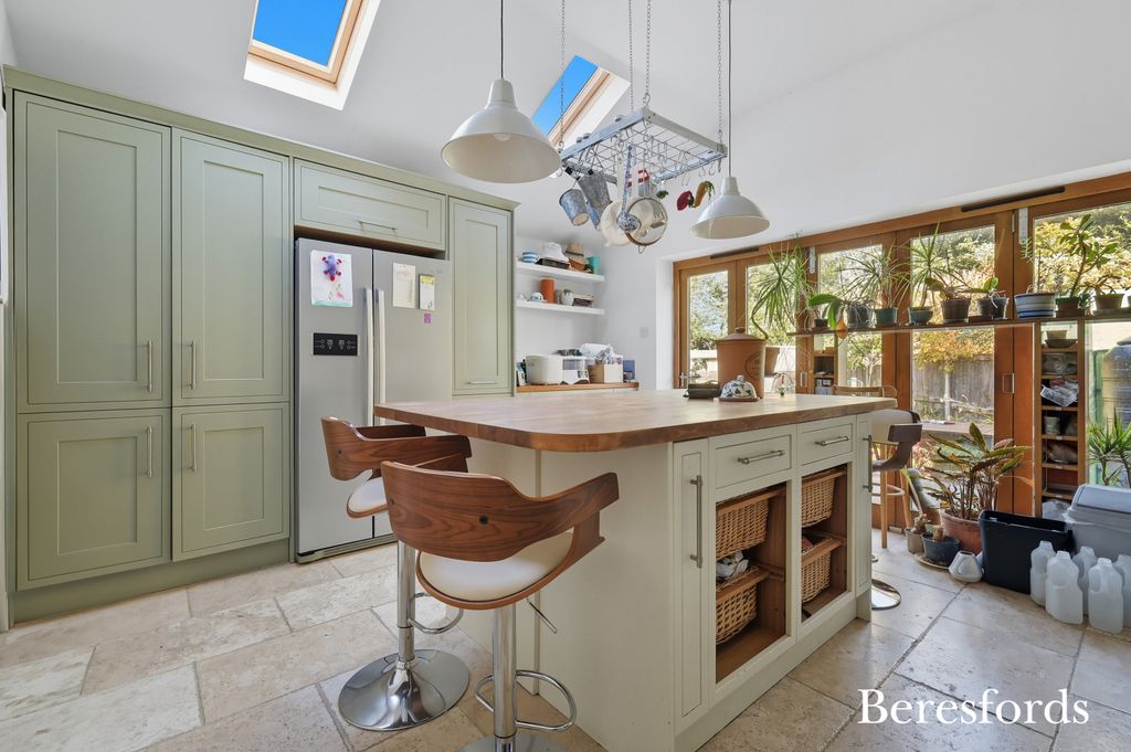 Property photo 2 of 14 Picture No. 15