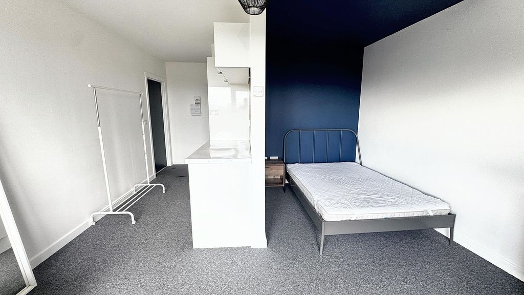 Property photo 1 of 9 A Spacious Master Bedroom With A Double Bed And Am...