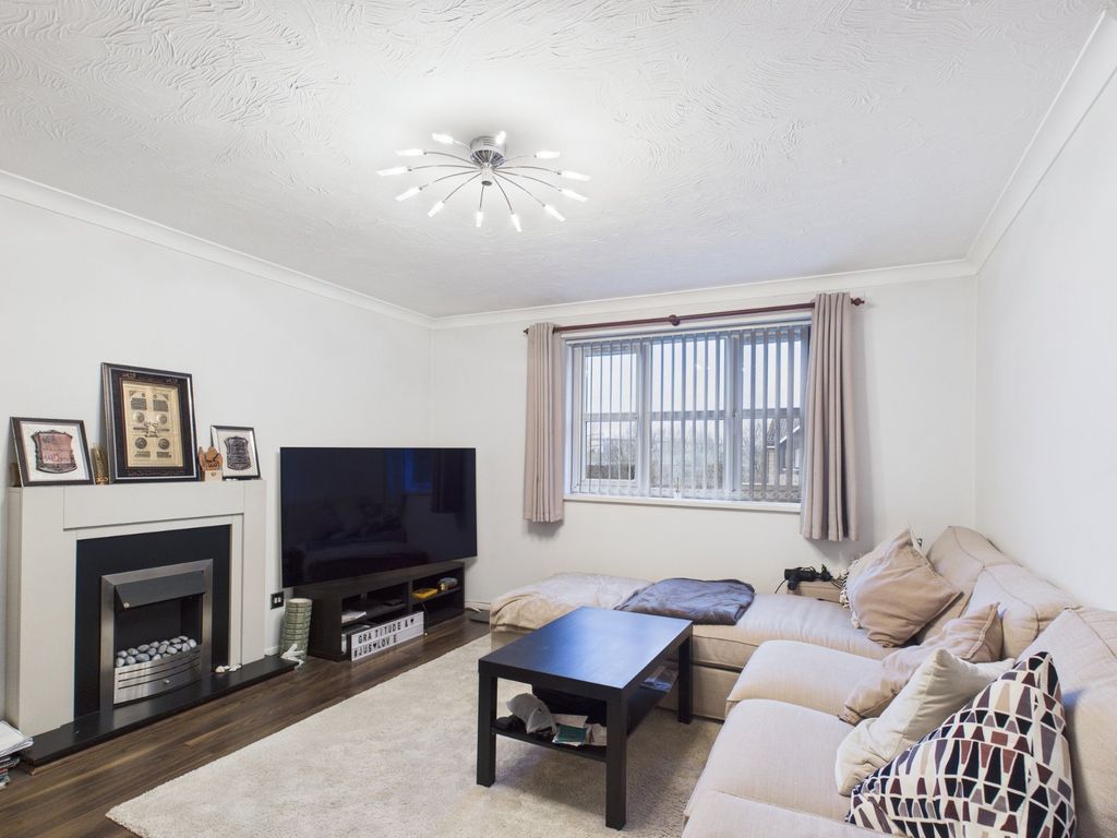 Property photo 2 of 5 Living Room