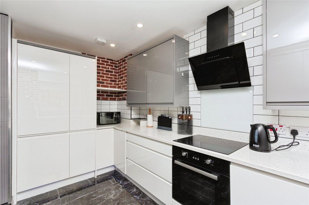 Property photo 3 of 22 Picture No. 01