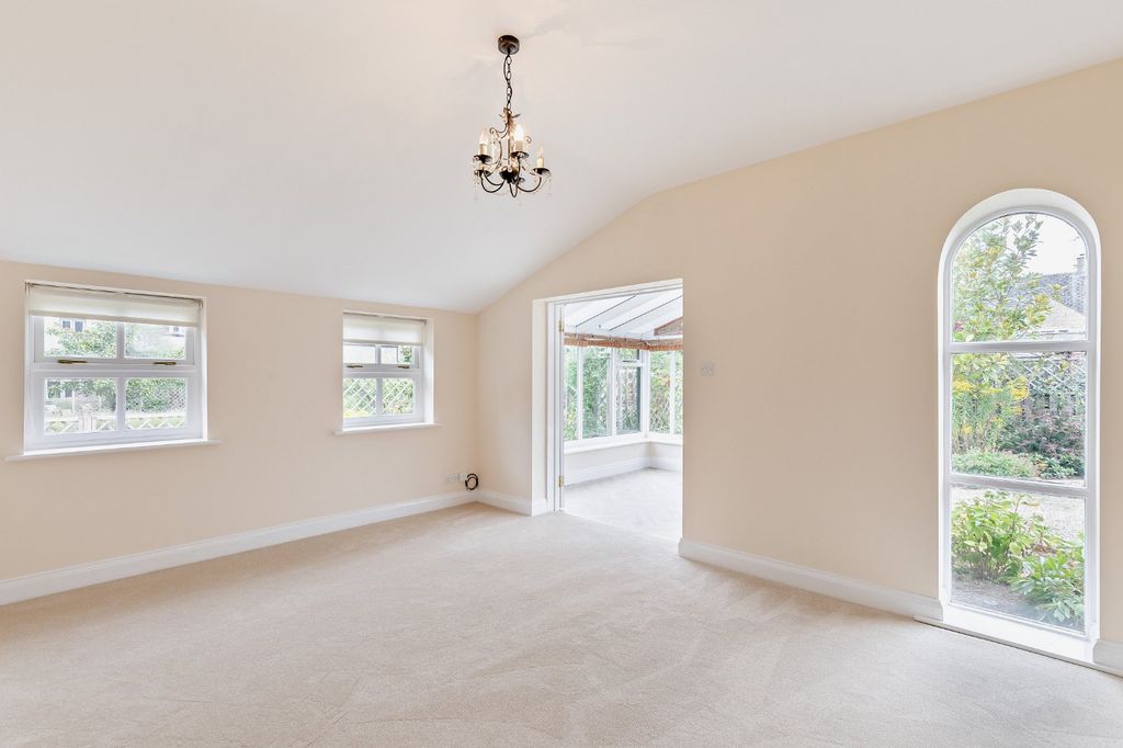 Property photo 2 of 17 Picture No. 13