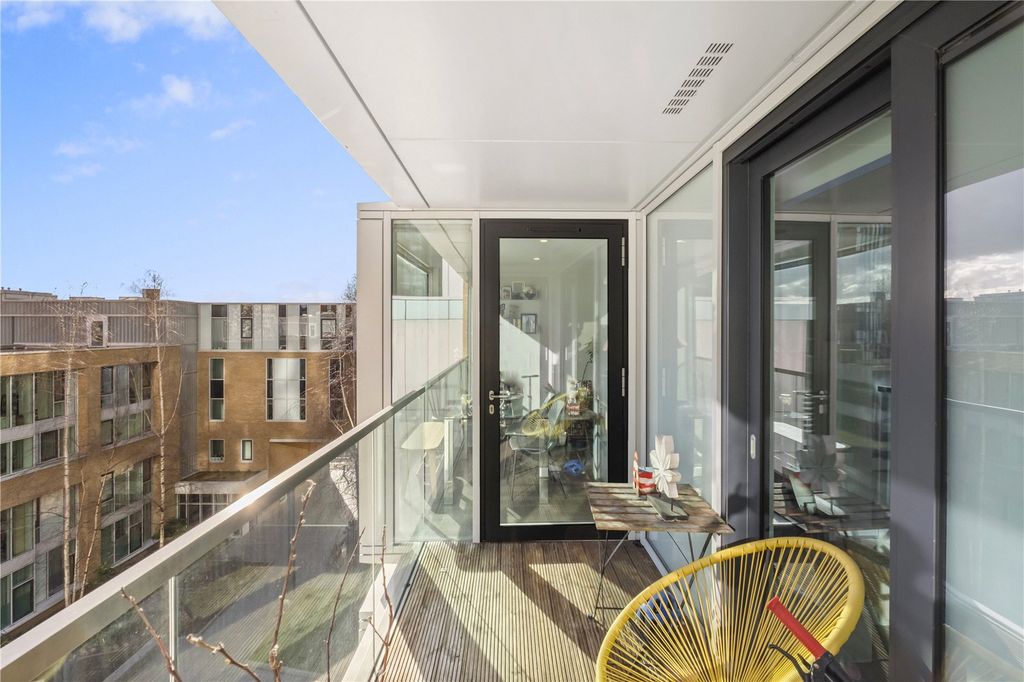 Property photo 2 of 11 Balcony