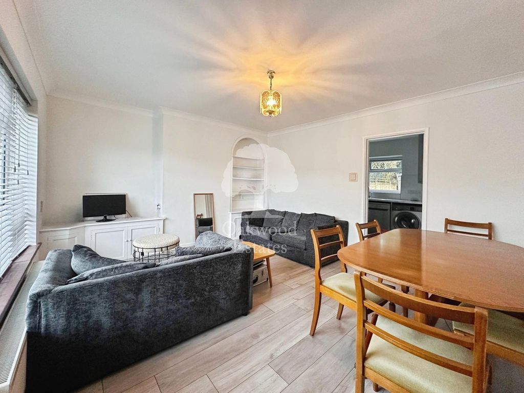 Property photo 2 of 11 Lounge