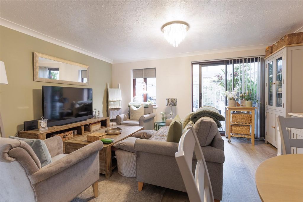 Property photo 2 of 22 9  Green Close (6).Jpg