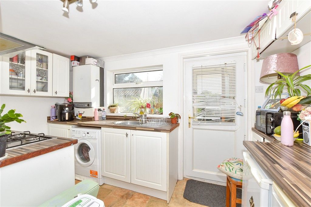 Property photo 3 of 7 Kitchen