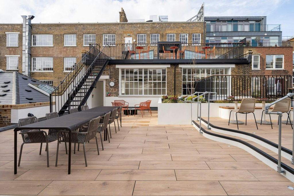 Property photo 2 of 20 Communal Terrace