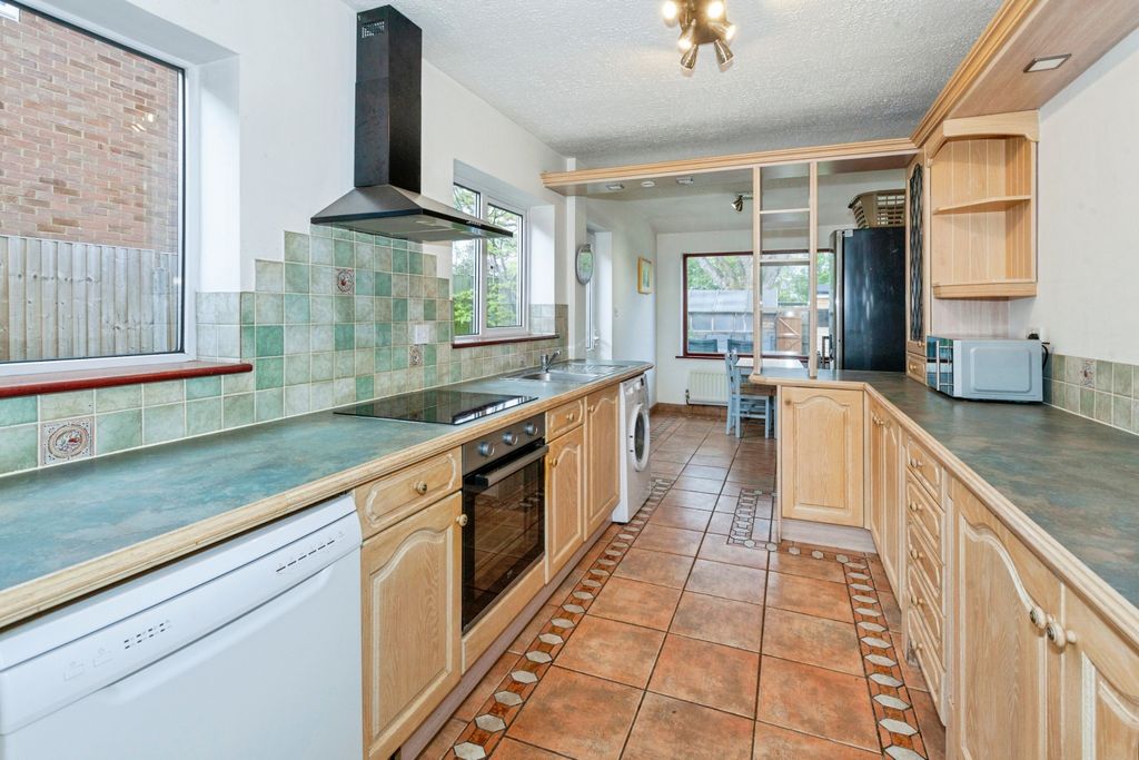 Property photo 3 of 20