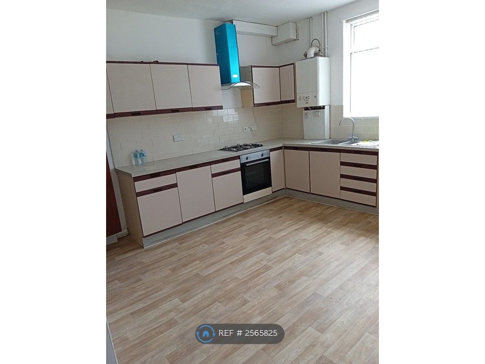 Property photo 1 of 8 Kitchen