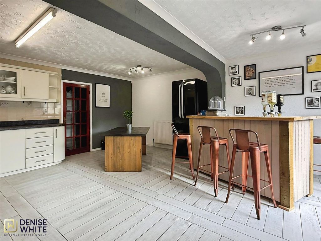 Property photo 3 of 22 Kitchen