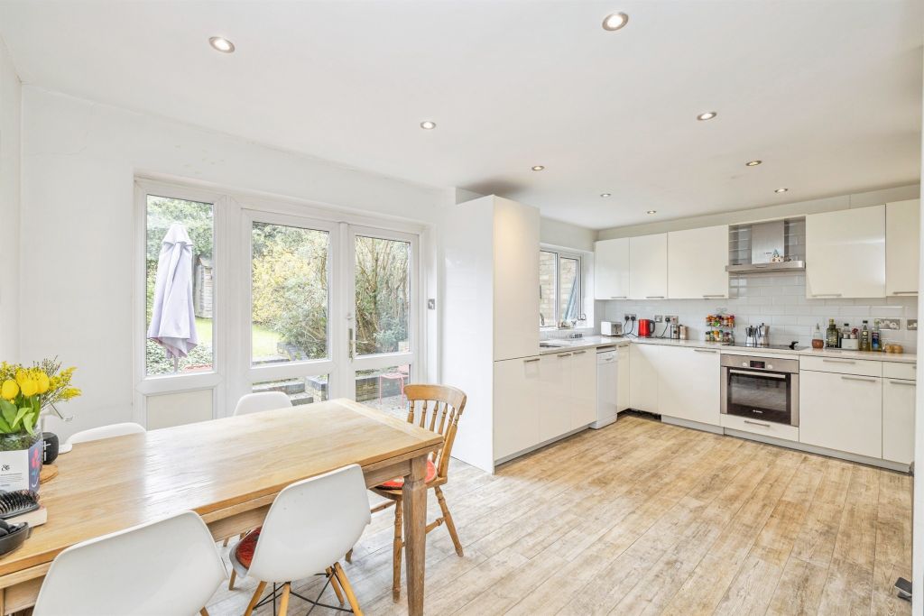 Property photo 2 of 23