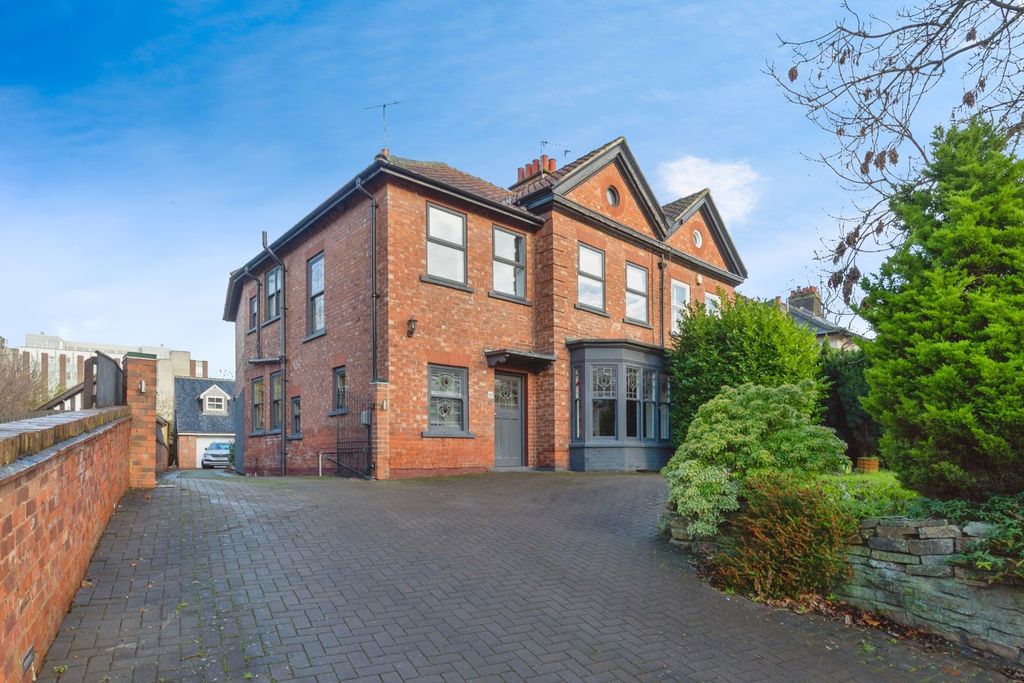 Property photo 1 of 30 Pbox-Img.Jpg