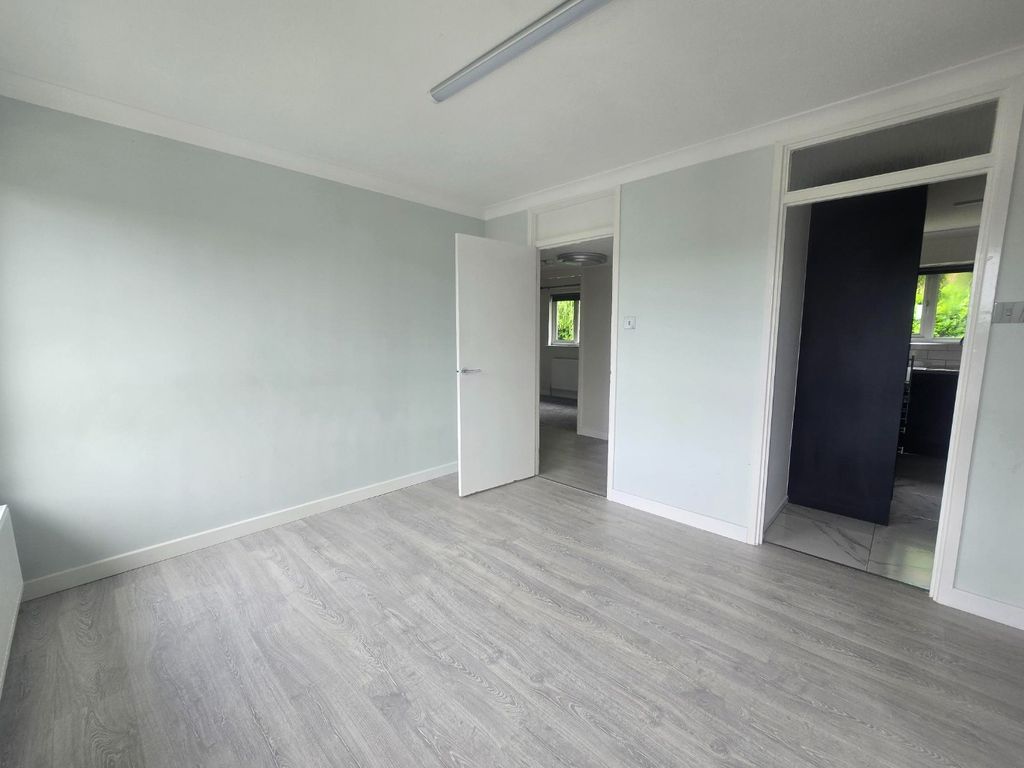 Property photo 3 of 13 4191182