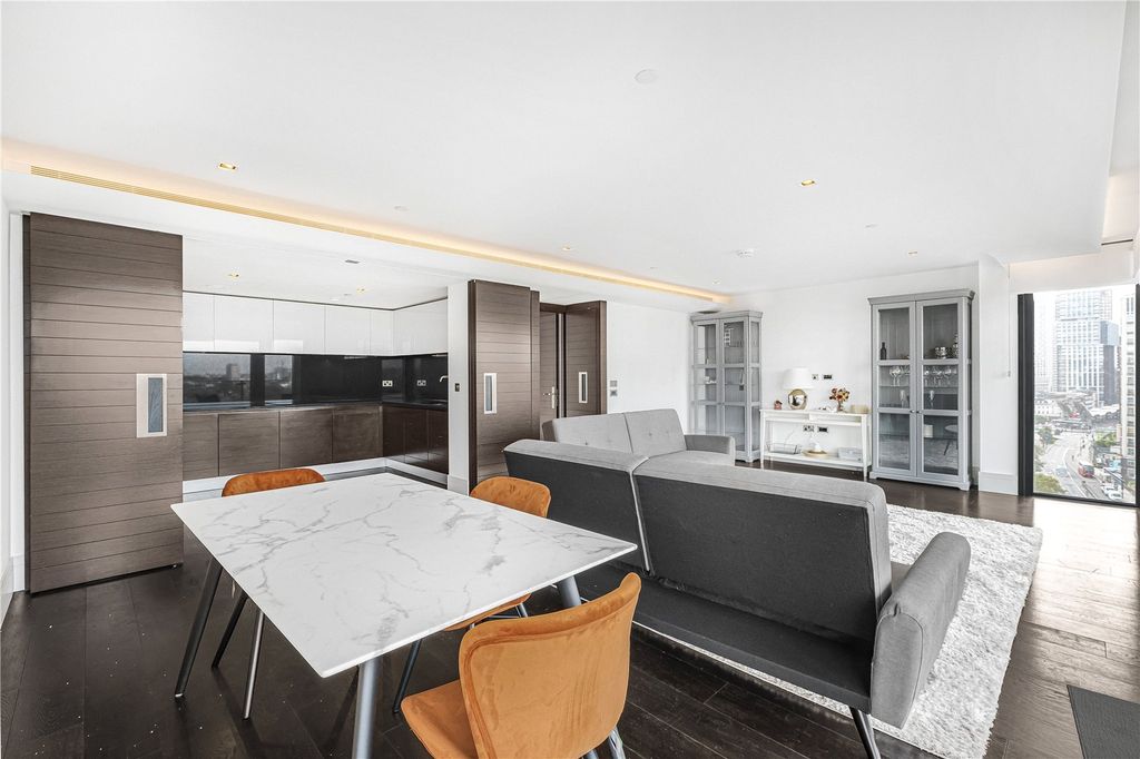 Property photo 2 of 17 Reception/Kitchen