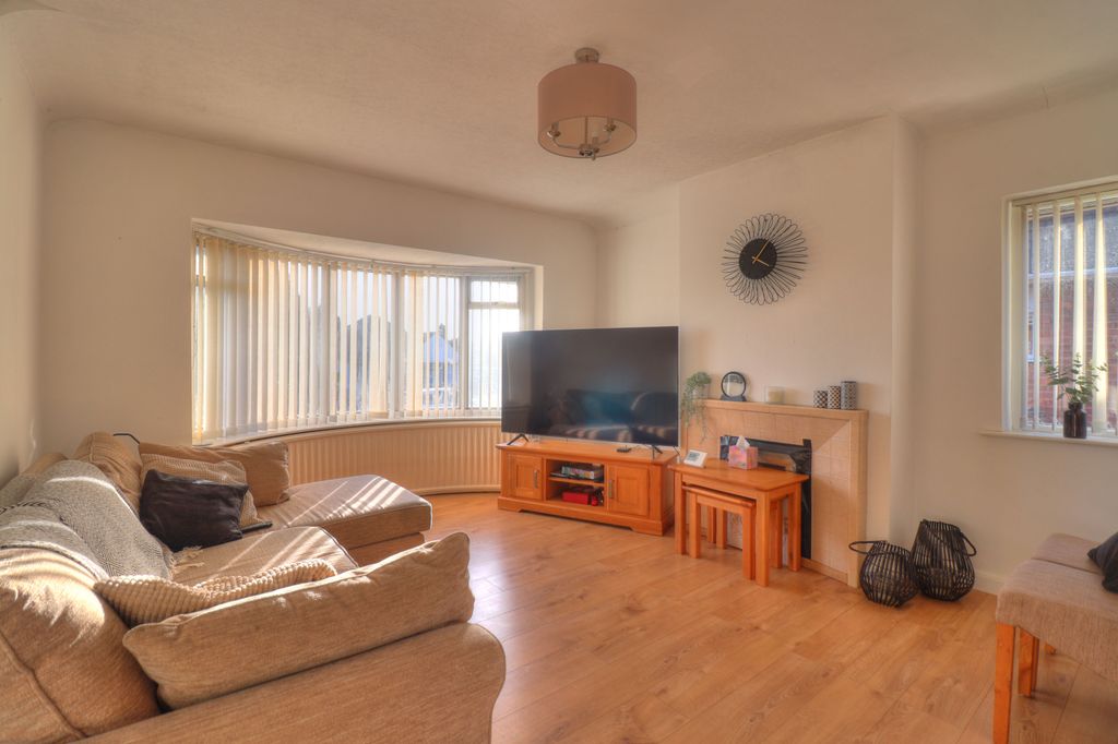 Property photo 2 of 19 Lounge