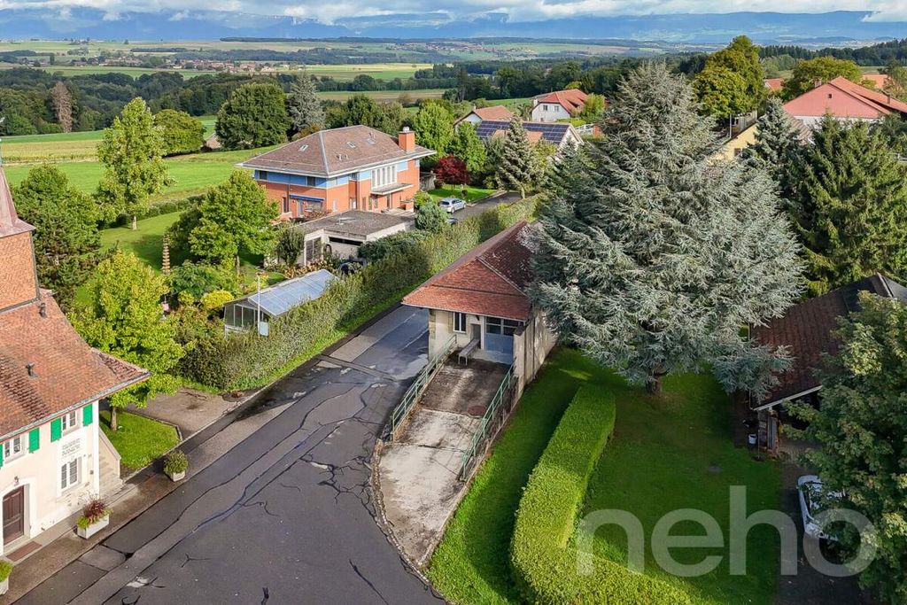 Property photo 3 of 12