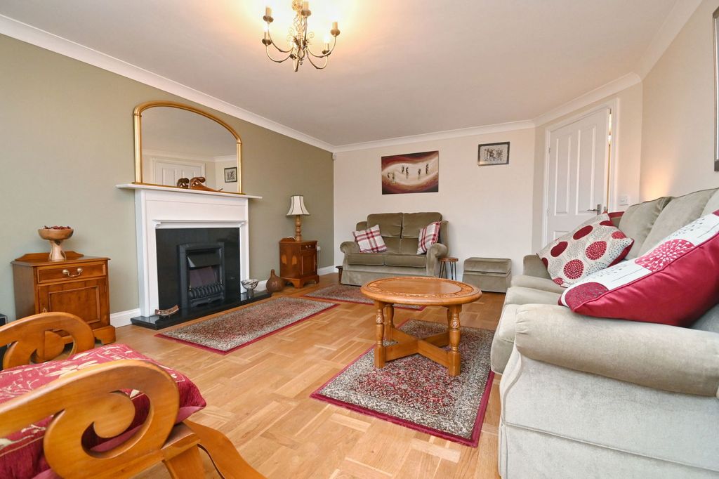 Property photo 3 of 27
