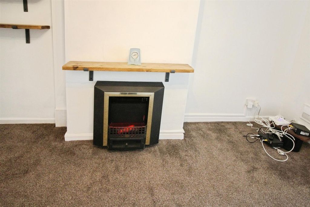 Property photo 3 of 12 Lounge