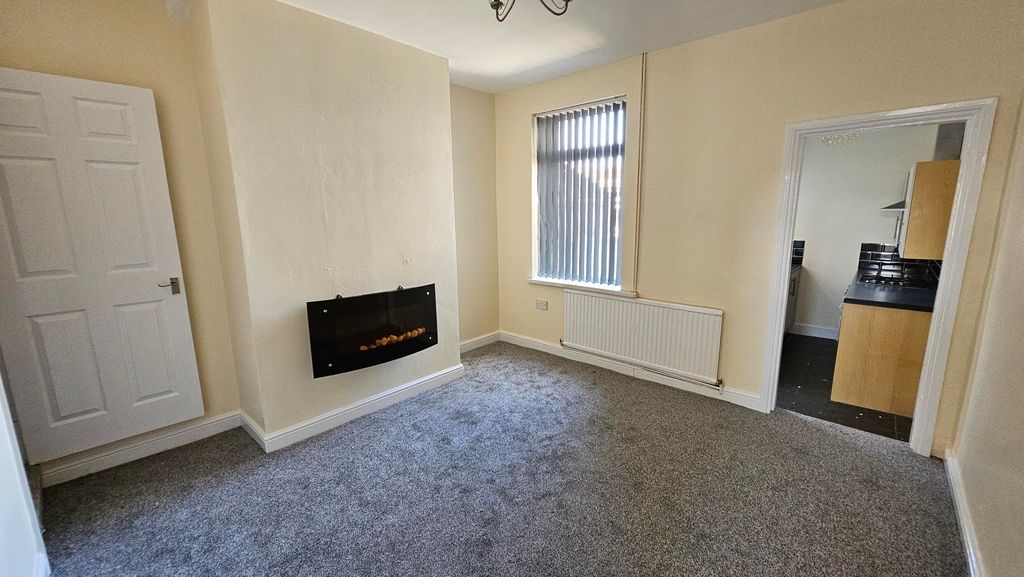 Property photo 2 of 8