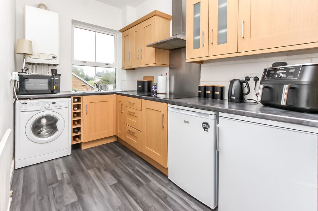 Property photo 3 of 6 Kitchen