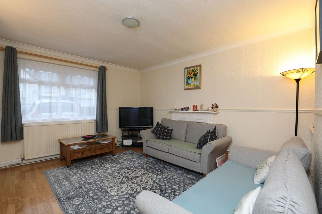 Property photo 2 of 20