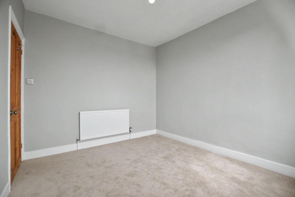 Property photo 2 of 15 4 Cheltenham Road, Nunhead, London, Se15 3Aq